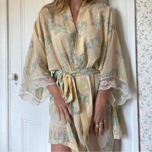 Floral Lace Trim Kimono Robe